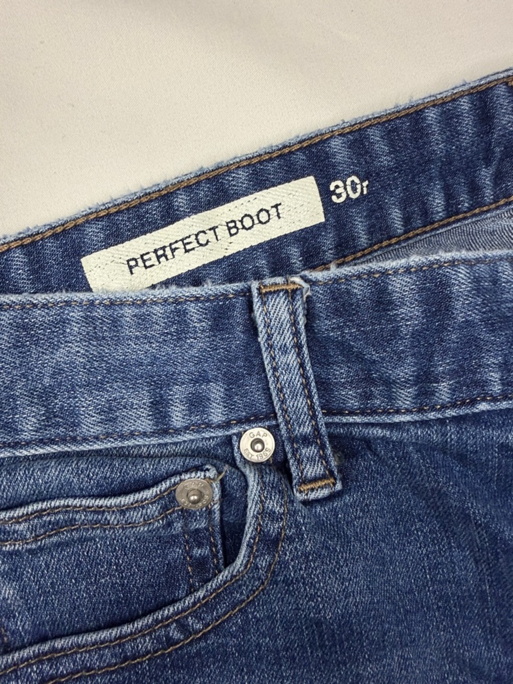 GAP 1969 “Perfect Boot” cut jeans Medium Wash - Women’s 30R - Picture 2 of 4